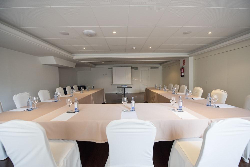 Hotel Almirante 4*